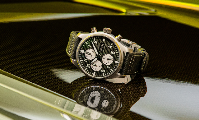 賽車同款材質！IWC飛行員計時腕表「AMG」特別版-復刻表