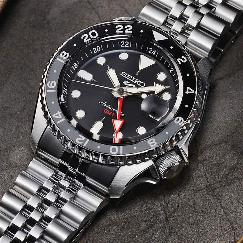 最親民的GMT機械表！SEIKO 5 Sports推出全新GMT 系列-復(fù)刻表