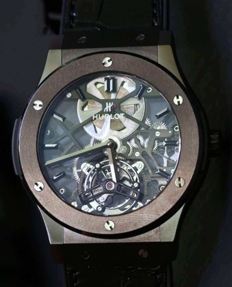 宇舶(Hublot)經(jīng)典融合鏤空陀飛輪45毫米手表動手實(shí)踐-復(fù)刻表