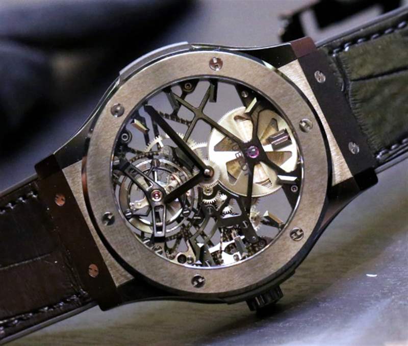 宇舶(Hublot)經(jīng)典融合鏤空陀飛輪45毫米手表動手實(shí)踐-復(fù)刻表