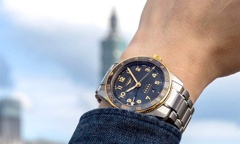 為此地與彼時，都鍍上Golden Hour：浪琴表Spirit Zulu Time，新增18K黃金細節-復刻表